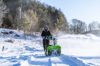 Снегоуборщик Greenworks GD82ST56, 82v (61 см) без АКБ и ЗУ (самоходный ,аккумуляторный)