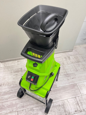 Измельчитель с ящиком Greenworks GACSB 2500W (40мм)